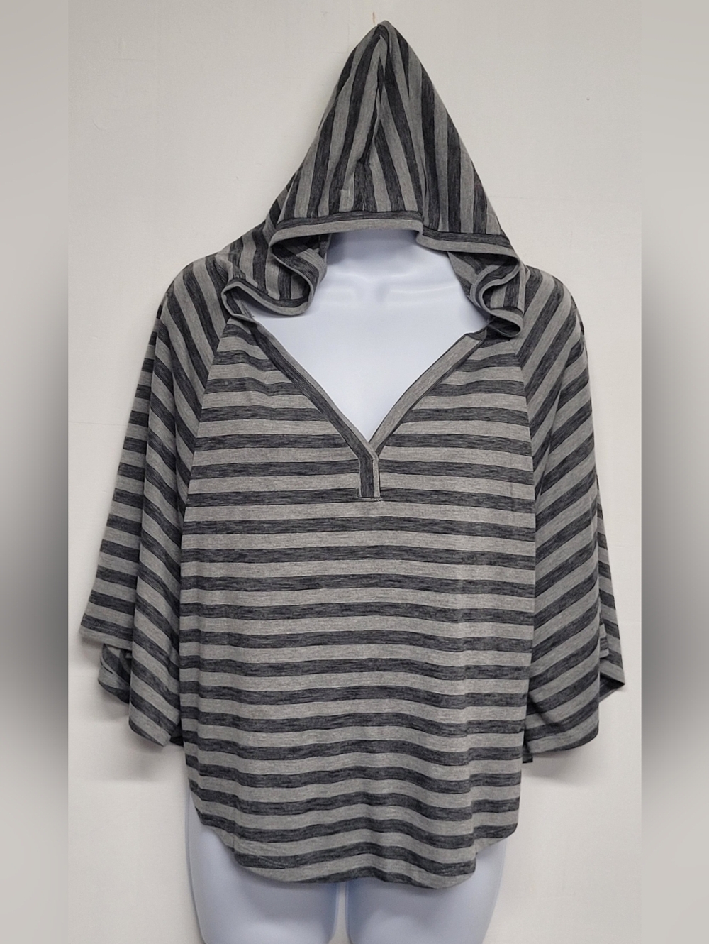 Weavers L Top Hooded Striped Batwing Sleeve Short Length Stretch
